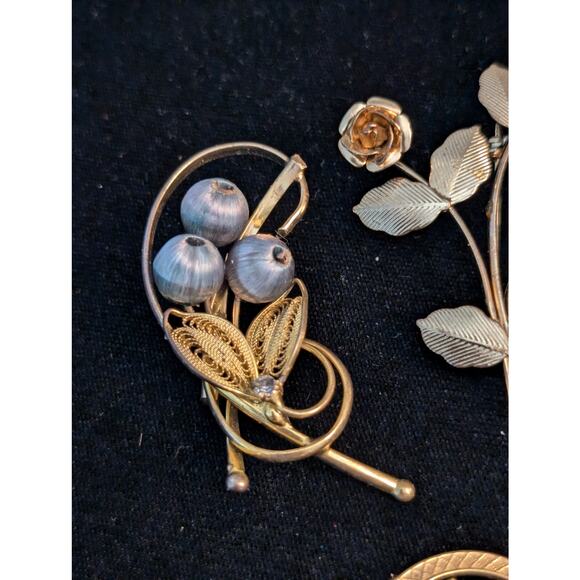 Lot of Six Vintage Gold Tone Rose Filigree Leaf Collage of Brooches - Picture 7 of 7